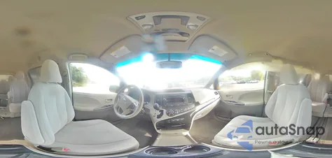 2013 Toyota Sienna Le z USA, uszkodzony, nr VIN 5TDKK3DC6DS399492